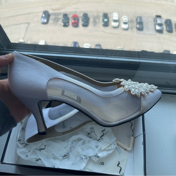 STUNNING WEDDING SHOES - needs to be tinted but otherwise in great condition! - Picture 4 of 4